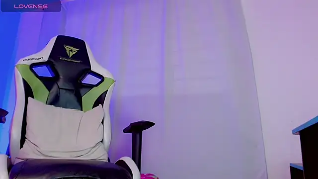 Snapshot of yankees_ chatting on October 17, 12:30 pm yankees online show from October 17, 12:30 pm