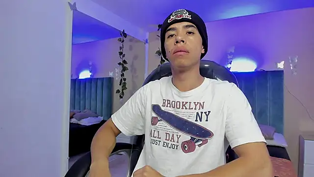 Muscle Scott online show from November 9, 1:53 pm