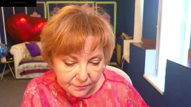 Kira Kenett online show from June 4, 5:35 am