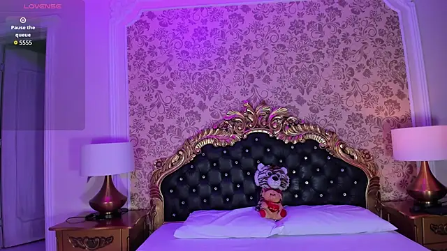 HatsaJones online show from October 22, 3:40 am