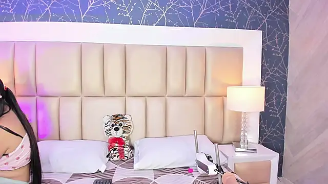 HatsaJones online show from February 28, 4:13 am