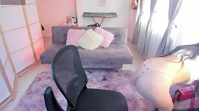 amelia-coben online show from September 18, 8:11 pm