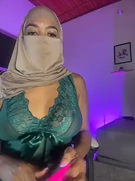 Snapshot of Yuli_arabic chatting on June 29, 7:14 pm Yuli arabic online show from June 29, 7:14 pm
