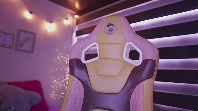 Rebecah 1 online show from November 19, 1:33 pm