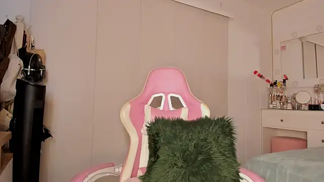 Snapshot of Lauuuuuuuu_ chatting on September 26, 4:16 am Lauuuuuuuu  online show from September 26, 4:16 am