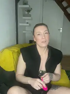 Snapshot of dreamgt chatting on February 9, 4:11 pm dreamgt online show from February 9, 4:11 pm