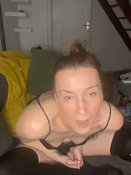 Snapshot of dreamgt chatting on February 10, 4:22 pm dreamgt online show from February 10, 4:22 pm