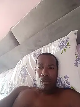Snapshot of estrogeni chatting on August 4, 12:30 pm estrogeni online show from August 4, 12:30 pm