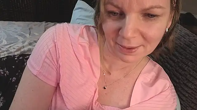 aussiepeaches online show from March 10, 12:21 pm