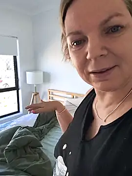 aussiepeaches online show from April 12, 3:22 am