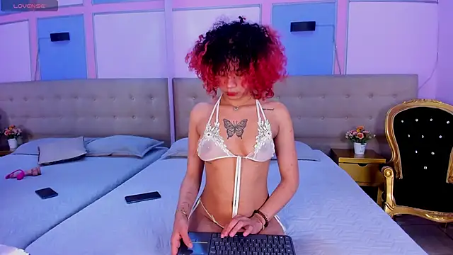 caroliine fox   online show from January 9, 1:14 pm