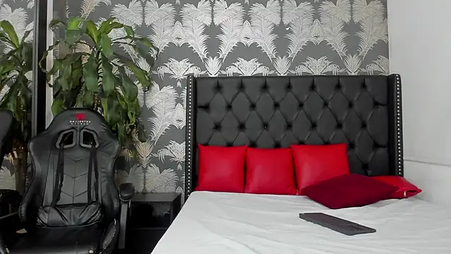 Lean Portman online show from April 8, 2:28 pm