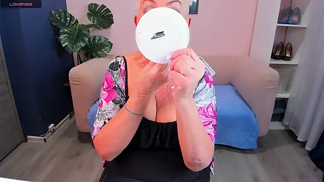 HotandMature online show from January 24, 8:34 am