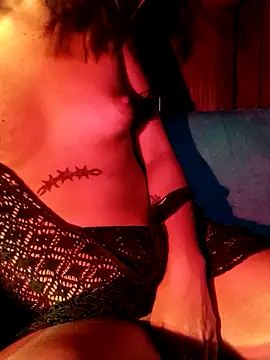 Snapshot of malvinaAAA chatting on December 5, 2:20 am malvinaAAA online show from December 5, 2:20 am