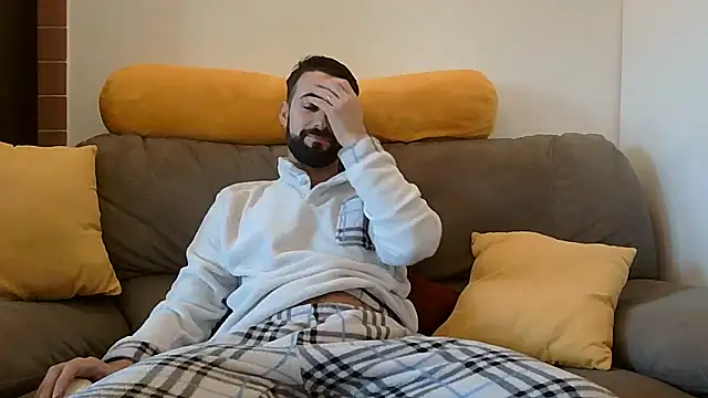 Amicisegreti online show from January 7, 7:33 am