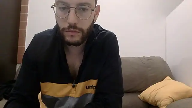 Amicisegreti online show from January 14, 6:30 am