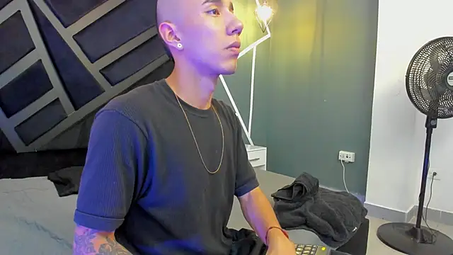 Snapshot of Justin_Lakee chatting on September 22, 11:18 pm Justin Lakee online show from September 22, 11:18 pm