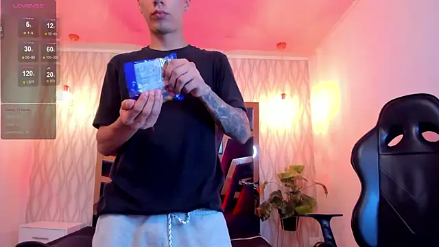 Snapshot of Justin_Lakee chatting on October 18, 11:27 pm Justin Lakee online show from October 18, 11:27 pm