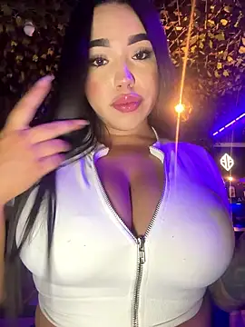 Snapshot of SofiaWildee chatting on January 18, 1:31 am SofiaWildee online show from January 18, 1:31 am