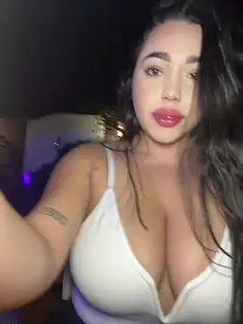 Snapshot of SofiaWildee chatting on February 5, 1:43 am SofiaWildee online show from February 5, 1:43 am