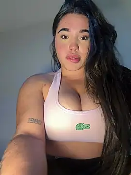 Snapshot of SofiaWildee chatting on February 16, 5:36 am SofiaWildee online show from February 16, 5:36 am