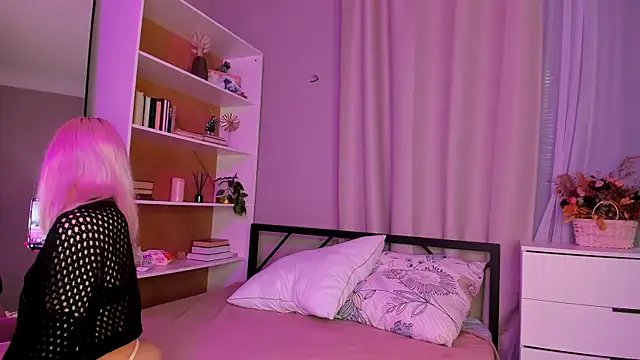 ErinBissonnette online show from March 28, 7:02 pm