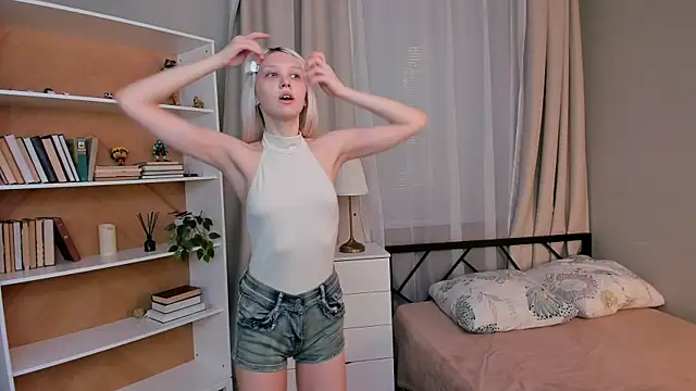 ErinBissonnette online show from April 10, 7:07 pm