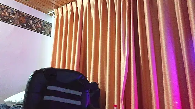 Snapshot of Axel-Cr0ss chatting on October 7, 11:57 pm Axel-Cr0ss online show from October 7, 11:57 pm