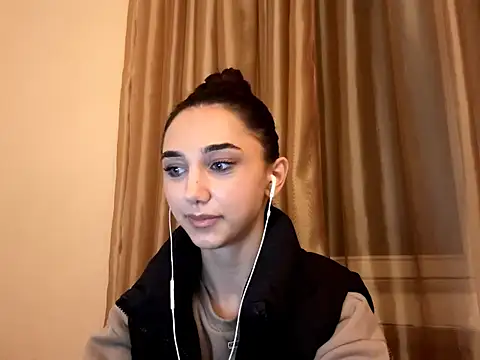 Snapshot of LinaMour chatting on October 3, 10:07 pm LinaMour online show from October 3, 10:07 pm