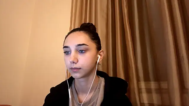 Snapshot of LinaMour chatting on October 4, 10:08 pm LinaMour online show from October 4, 10:08 pm