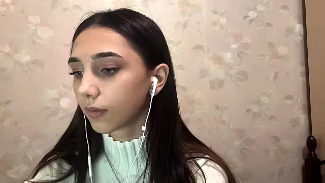 Snapshot of LinaMour chatting on October 10, 10:09 pm LinaMour online show from October 10, 10:09 pm