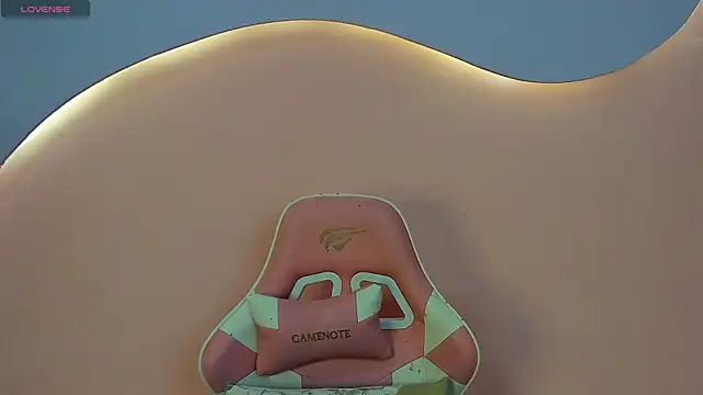 SkylerBloomm online show from November 3, 3:41 am