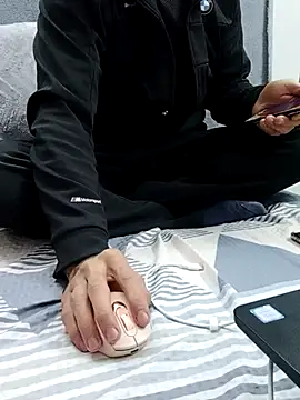 yazinyazin1 online show from December 13, 9:09 pm