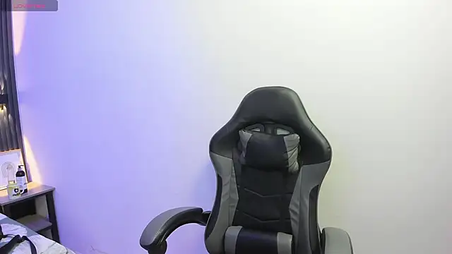 SantiagoRusso18 online show from February 22, 8:07 pm