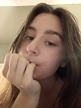 freakylittlebitch69 online show from September 12, 2:22 am