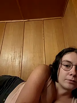Snapshot of YoungLiisaxx chatting on September 18, 6:10 pm YoungLiisaxx online show from September 18, 6:10 pm