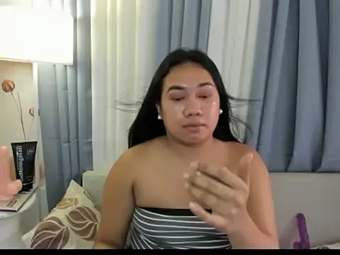 TsUncutKaren online show from November 18, 4:50 am