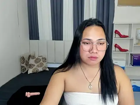 TsUncutKaren online show from January 9, 5:32 am