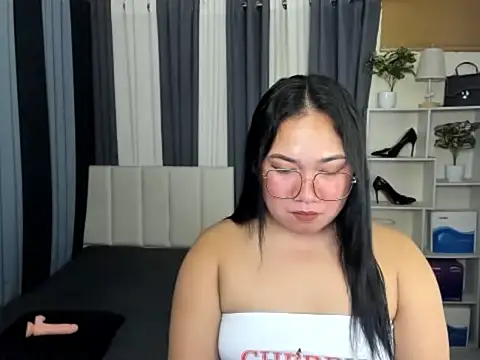 TsUncutKaren online show from March 17, 5:05 pm