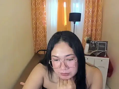 TsUncutKaren online show from April 14, 6:08 am