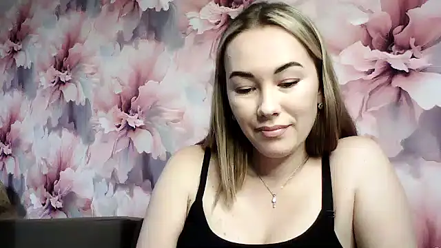 Snapshot of Sovaee chatting on October 4, 12:36 pm Sovaee online show from October 4, 12:36 pm