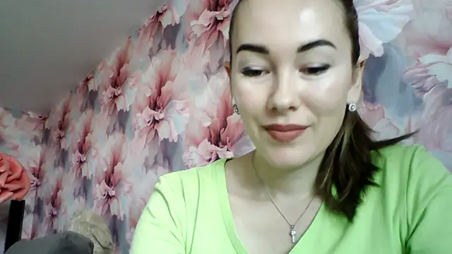 Snapshot of Sovaee chatting on October 5, 6:34 am Sovaee online show from October 5, 6:34 am