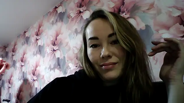 Snapshot of Sovaee chatting on November 3, 11:55 am Sovaee online show from November 3, 11:55 am