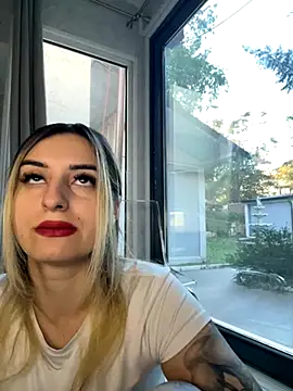 Ella Vee online show from September 24, 4:38 am