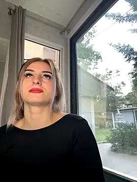 Ella Vee online show from September 27, 4:50 am