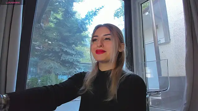 Ella Vee online show from October 1, 5:02 am