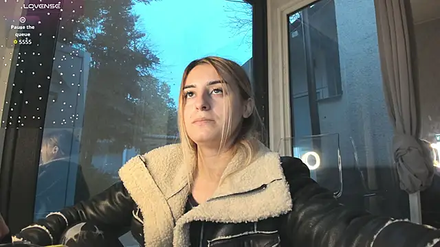 Ella Vee online show from November 23, 6:02 am