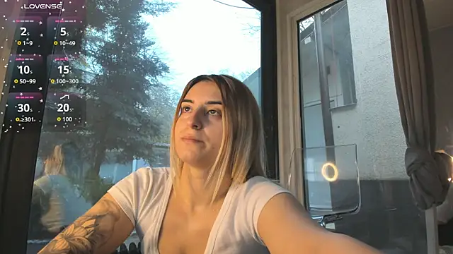 Ella Vee online show from November 29, 6:49 am