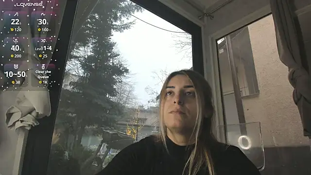 Ella Vee online show from December 16, 6:29 am