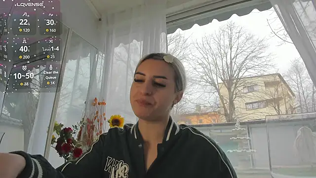 Ella Vee online show from March 20, 6:07 am